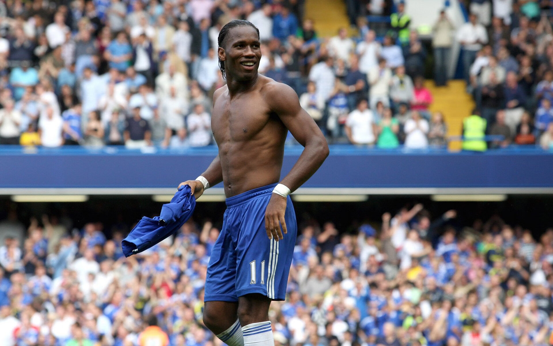 勇士又靠库里活着,那几记三分堪称神迹,勇士是库里的球队