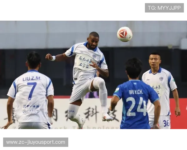 石家庄功夫牛梓屹中场抢断,顺势直传打到身后 石家庄功夫牛梓屹中场抢断,顺势直传打到身后